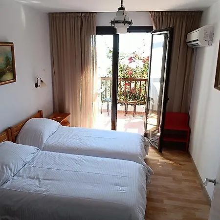 Afroditi House '6 *